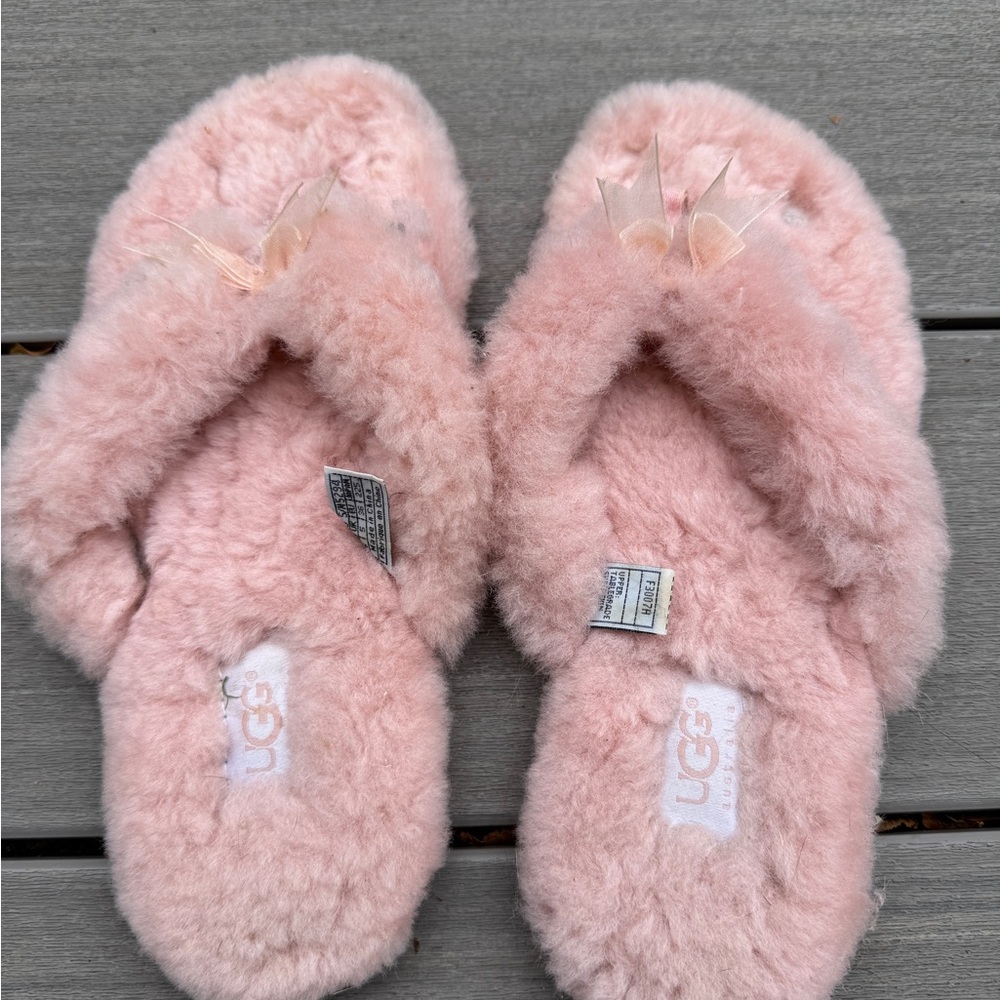 UGG Soft Pink Fluffy slippers size 6